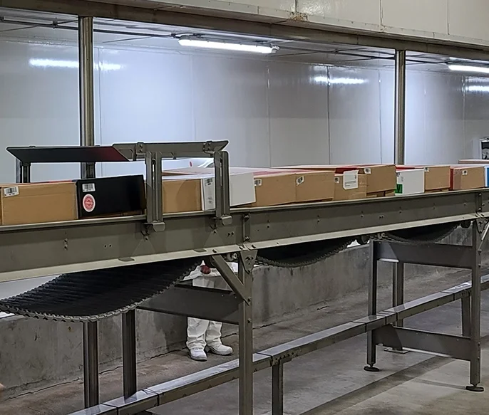 imagen de fondo, linea de produccion de un frigorifico